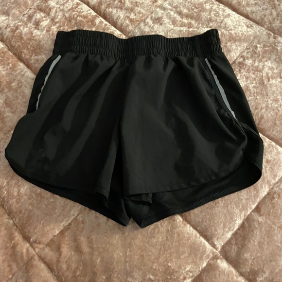 Shorts - Picture 4 of 12